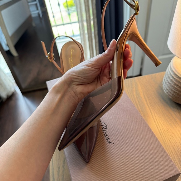 Gianvito Rossi D’Orsay heels in blush - Picture 4 of 8